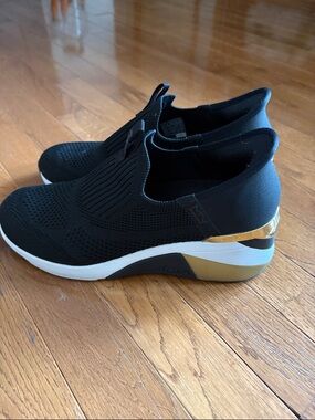 Mark Mason Skechers sz 9